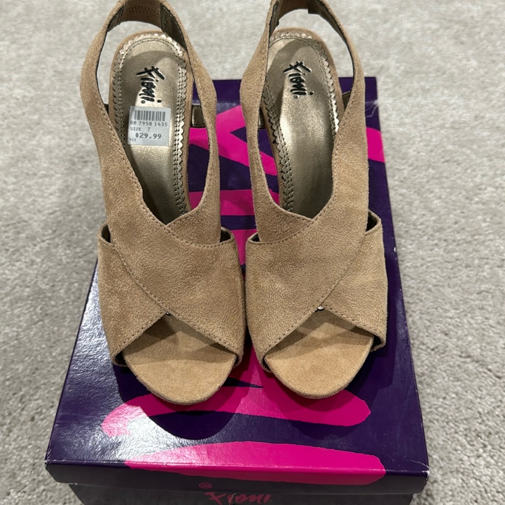 Tan heels size 7